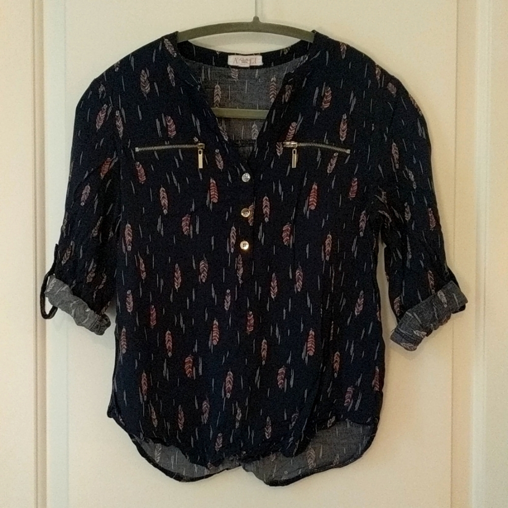 A'gaci Small Quarter Sleeve Feather Print Blouse